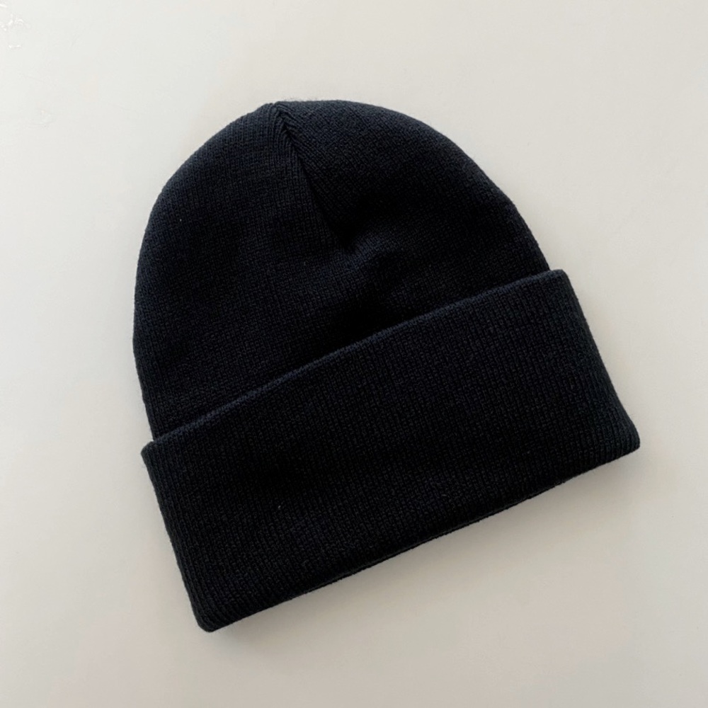 urban outfitters black beanie